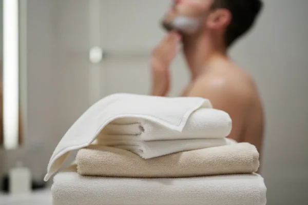 Men’s Grooming: Monthly Waxing Reigns in 2026